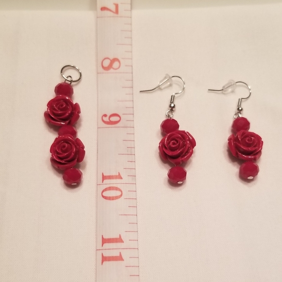 Hand Crafted Jewelry - 🎉HP!! 🌹Cute red rose earring and pendant set